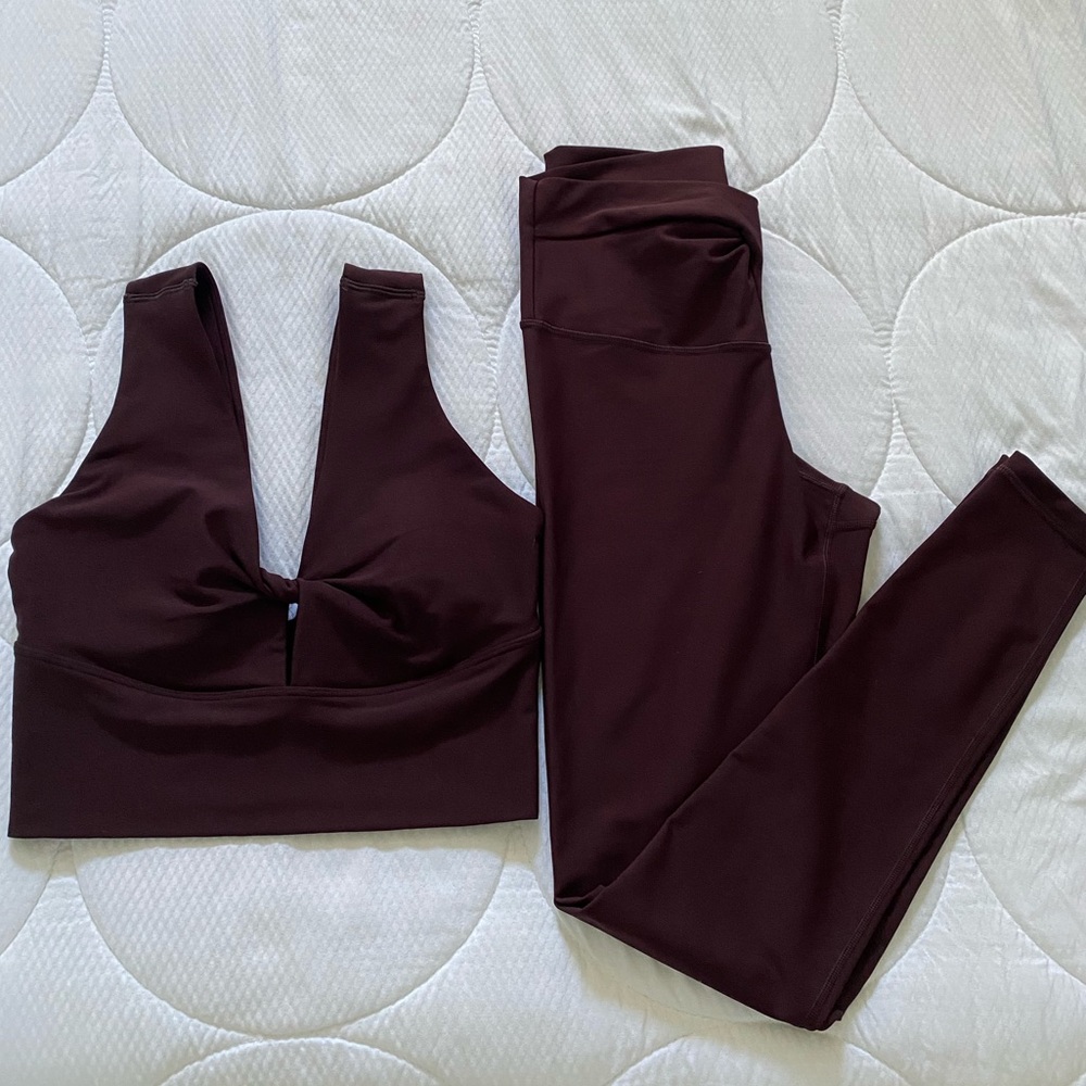 NWOT PowerSoft Set - Twist Sports Bra & Extra High-Waisted Twist-Front Leggings